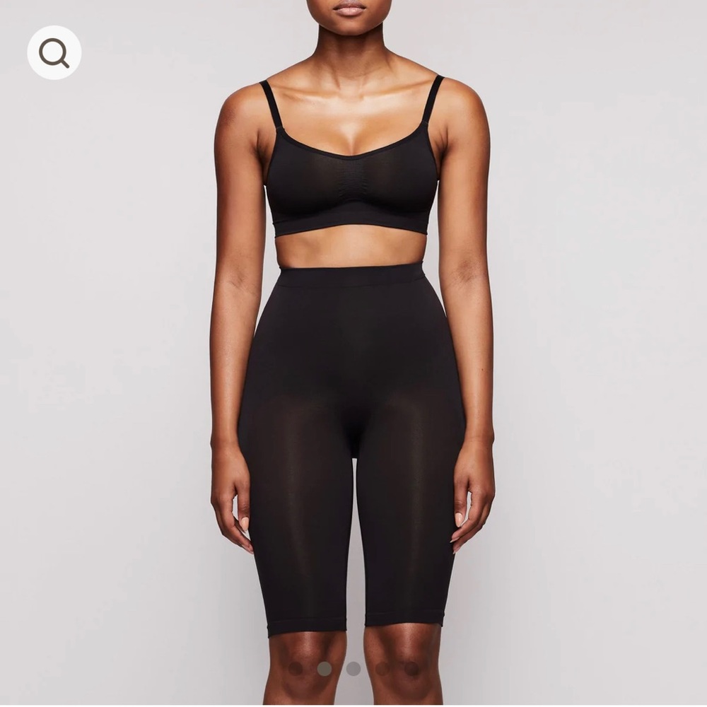 SKIMS Sculpting Short Above the Knee With Open Gusset in Onyx | Size XXS/XS